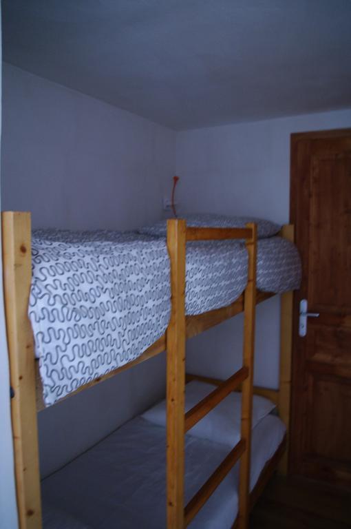 Appartement Dans Chalet De Montagne Bozel Habitación foto